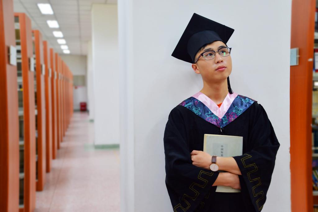 澳门所有的游戏网站大全网络电视台原台长胡启同学